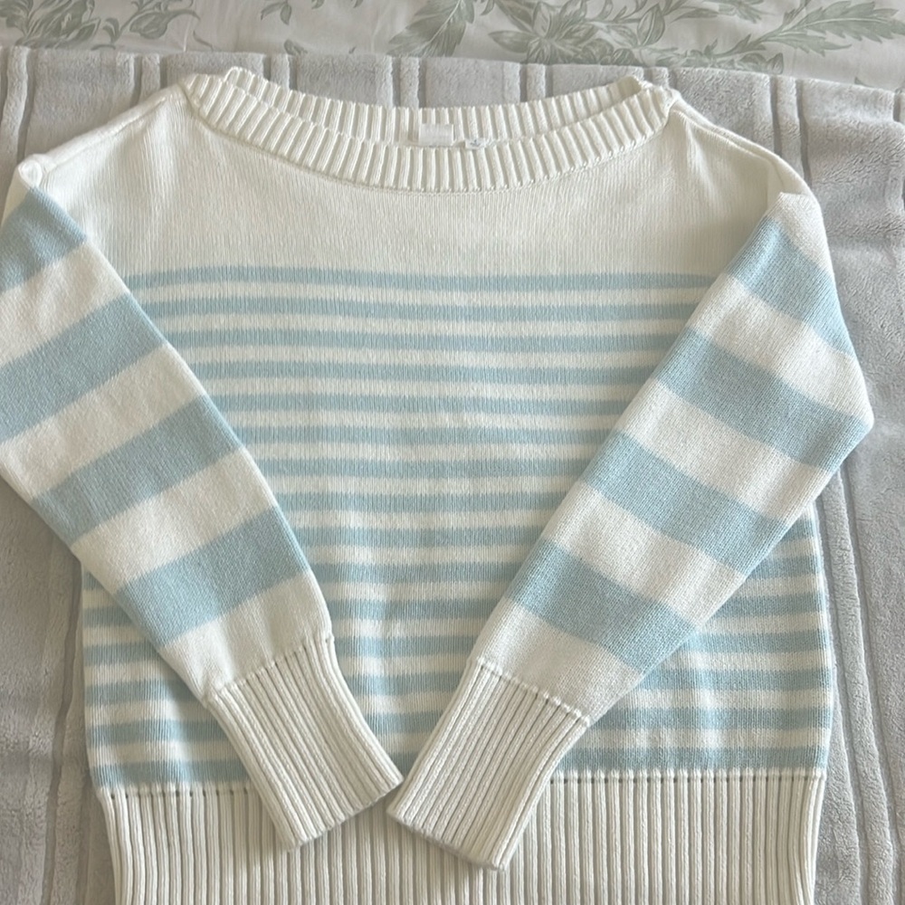 Gap white and blue stripe sweater
